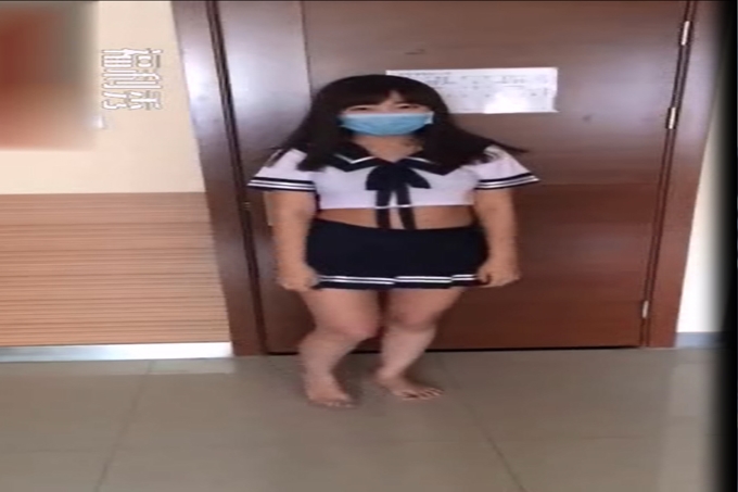 巨乳大學生騷貨學生制服淫蕩自慰